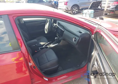 2018 Toyota Corolla Le z USA, uszkodzony, nr VIN 5YFBURHE6JP760734